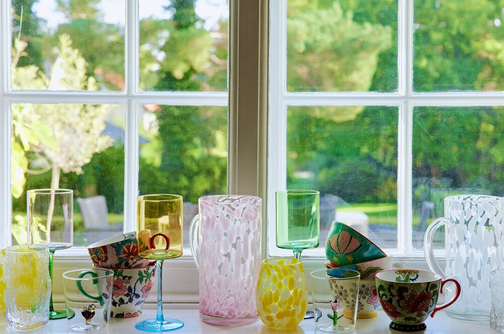 Håndmalet krus med blomster, grøn - H9 cm.